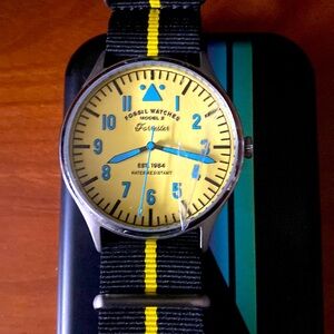 Fossil men watch works needs battery excellent condition